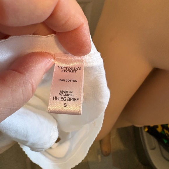 Victoria’s Secret panty white
Size Small NWT - Picture 2 of 8